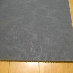 日本製タイルカーペット厚み９㎜・1枚２２０円・在庫１０枚（１６３８）未使用品の画像