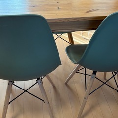 IKEA　ダイニングテーブル　イス三脚の画像