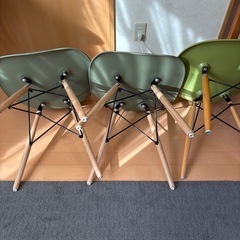 IKEA　ダイニングテーブル　イス三脚の画像