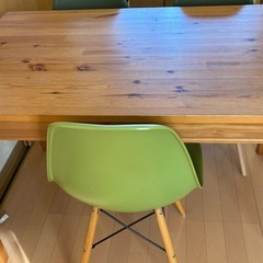 IKEA　ダイニングテーブル　イス三脚の画像