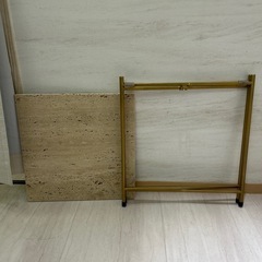 大理石サイドテーブルの画像