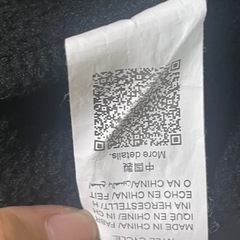 黒パーカーの画像