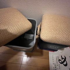 オシャレな座れる入れ物『ふたつ合わせてになります』の画像