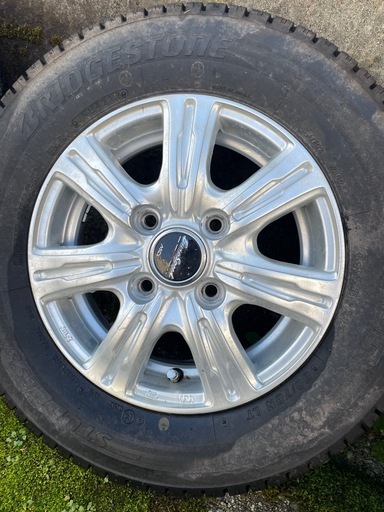 ブリヂストンスタッドレスタイヤ4本‼︎アルミホイール付き145/80/12軽トラ、軽バンに