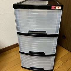三段の収納ケースの画像