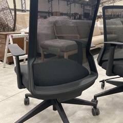 【OF-70】美品 ハイバック　OAメッシュチェア 事務椅子 人間工学 オフィスチェア ワーク PC デスクチェア アーム付き 　検)事務机 オフィス チェア　会議 椅子　ロッカー　ミーティングテーブル　応接ソファ 店舗 事務所 什器　書庫 本棚 ラック デスク スチール 美品多数 格安 【中古オフィス家具】の画像
