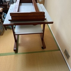 木製の机の画像