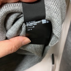 ユニクロ  未使用  エクストラファインメリノタートルネックセーター（長袖） ライトグレー  M  の画像