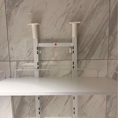 　突っ張りラック　棚2段付き　収納棚の画像