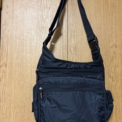 2Lのペットボトルが入るボディバックの画像