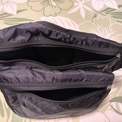 2Lのペットボトルが入るボディバックの画像