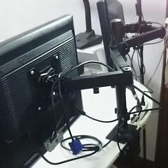 2面モニターアーム＋液晶ディスプレイ2台＋付属品の画像