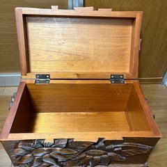 彫刻　木箱の画像