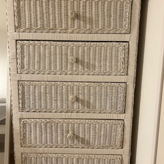 北欧風デザインアンティークな衣装棚
の画像