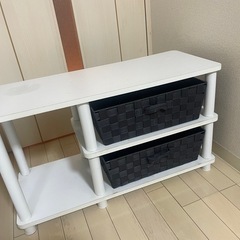 テレビ台と引き出しの画像