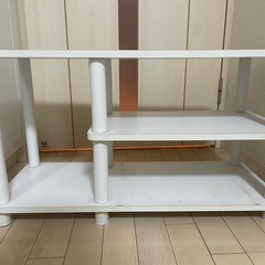 テレビ台と引き出しの画像