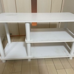 テレビ台と引き出しの画像