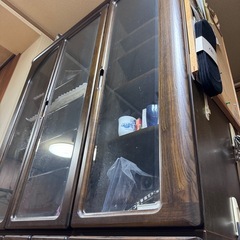 大型食器棚の画像