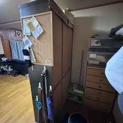 大型食器棚の画像