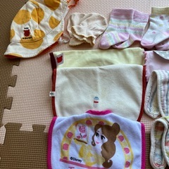 スタイ 靴下 帽子 よだれかけ の画像