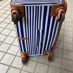 特大スーツケース80.50.35センチの画像