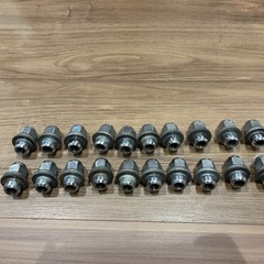 スタッドレスタイヤホイール付き純正ナット付きの画像
