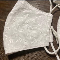 ハンドメイドかわいいマスク　大人用1枚、子供用3枚の画像