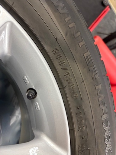 スタッドレスタイヤ　265/60R18