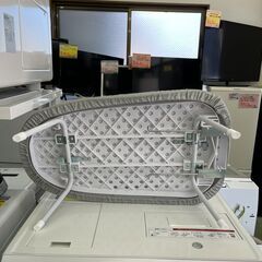 【リサイクルショップ ピカソ 小松原】🧺✨清潔感◎！折りたたみ式 アイロン台（脚付き＆コードホルダー付き）✨🧺★0804★の画像