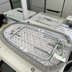 【リサイクルショップ ピカソ 小松原】🧺✨清潔感◎！折りたたみ式 アイロン台（脚付き＆コードホルダー付き）✨🧺★0804★の画像