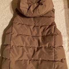 GU レディース　中綿ベスト　明るめブラウン系　Mサイズ　秋冬の画像