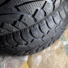 225/55r17 スパイクタイヤ　アルミ付き！の画像