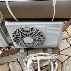 引取限定　エアコン＋室外機＋配管 3セットの画像