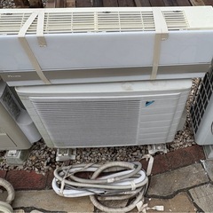 引取限定　エアコン＋室外機＋配管 3セットの画像