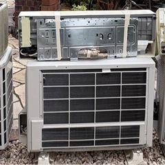 引取限定　エアコン＋室外機＋配管 3セットの画像