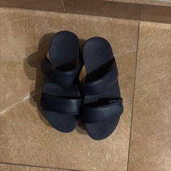 フィットフロップ　サンダル　ネイビー　　23cnの画像