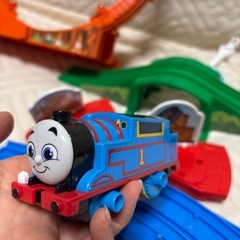 プラレール GOGOトーマス ぐるっと宙返り！わくわくプレイランド 電車の画像