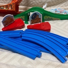 プラレール GOGOトーマス ぐるっと宙返り！わくわくプレイランド 電車の画像