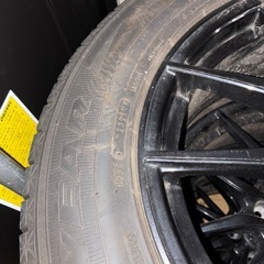 ホイール付きスタッドレスタイヤの画像