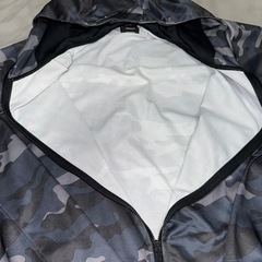 【沖縄本島手渡し限定】OAKLEYパーカー　2XL 迷彩柄の画像