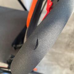 コンパクトで持ち運びやすい折りたたみ式車椅子の画像