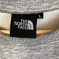 【2回の着用】THE NORTH FACE グレー トレーナー Lサイズの画像