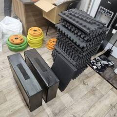 【大阪市天満橋より】ジョイントトレーニングマット、約40枚+FIELDOOR ダンベルマット+バランスマット（おまけ）の画像