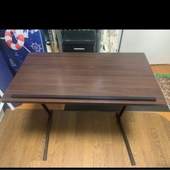 折りたたみデスクの画像