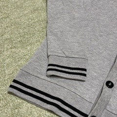 カーディガン　胸ワッペン　130の画像
