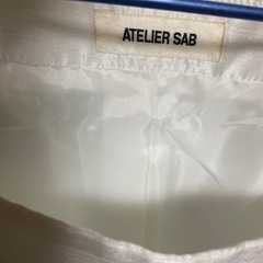 白の光沢ワンピースの画像