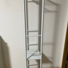 スリムなハンガーラックの画像