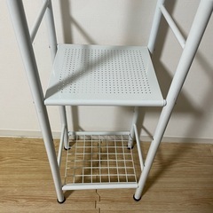 スリムなハンガーラックの画像