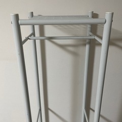 スリムなハンガーラックの画像
