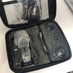 新品【153】E88 カメラ無し折りたたみリモコンドローン（黒）の画像